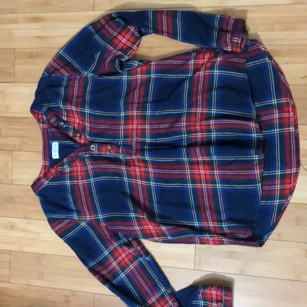 Cute flannel Henley